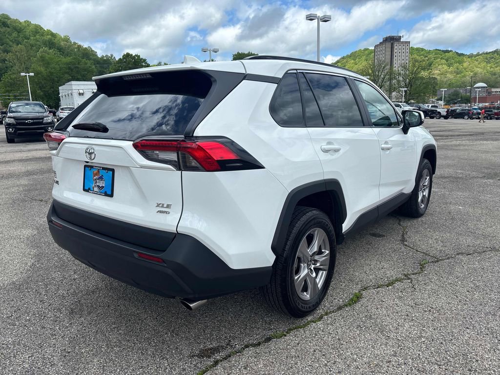 Used 2025 Toyota RAV4 XLE AWD/4WD image 5