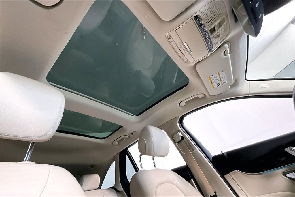 Used 2022 Mercedes-Benz GLC 300 w/ Premium Package Lite image 22