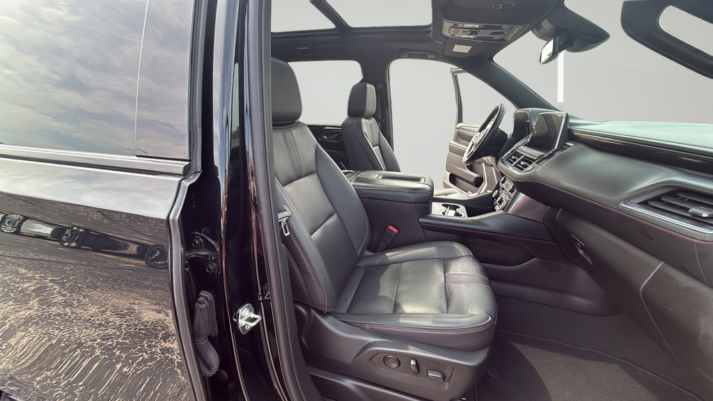 Used 2024 Chevrolet Suburban RST w/ Luxury Package AWD/4WD image 29