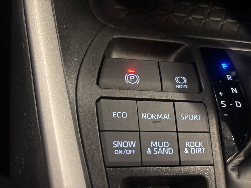 Used 2023 Toyota RAV4 LE AWD/4WD image 25