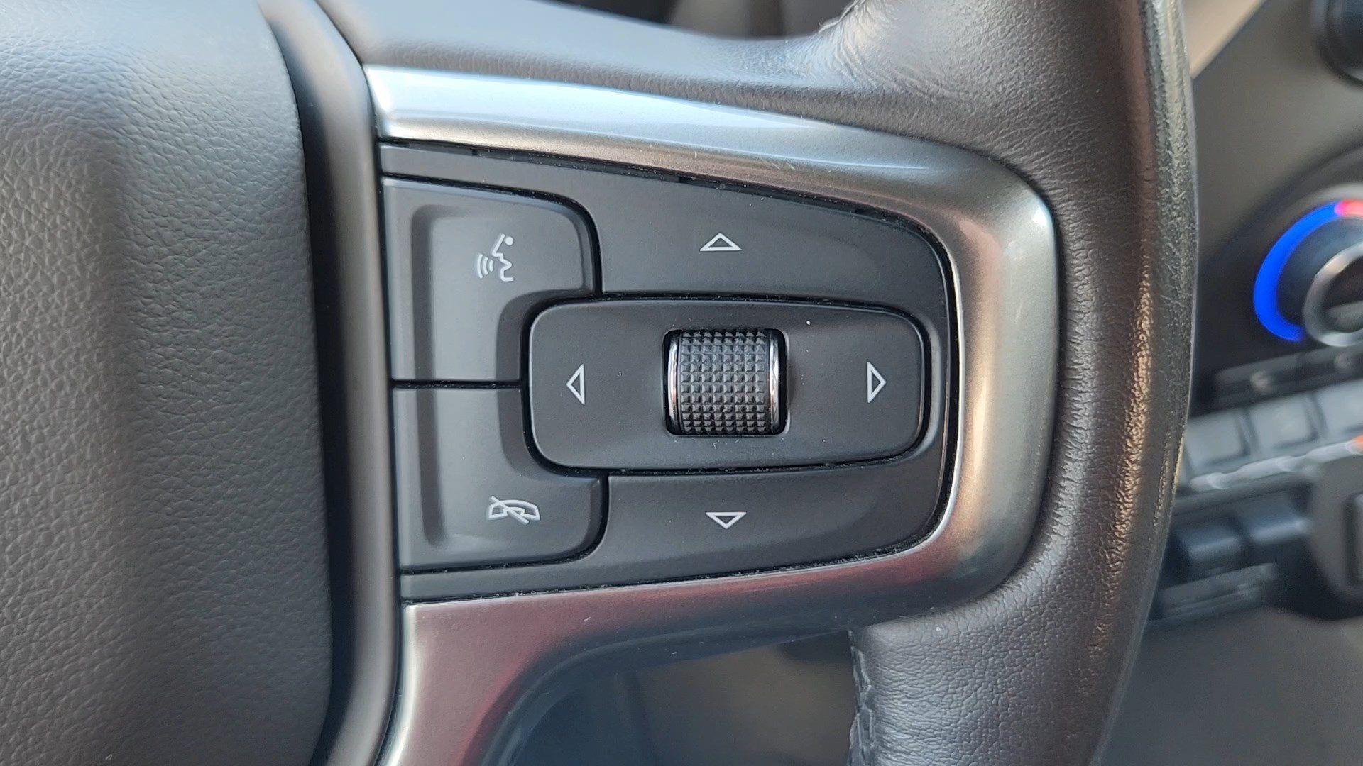 Used 2020 Chevrolet Silverado 1500 LTZ w/ Z71 Off-Road Package AWD/4WD image 12