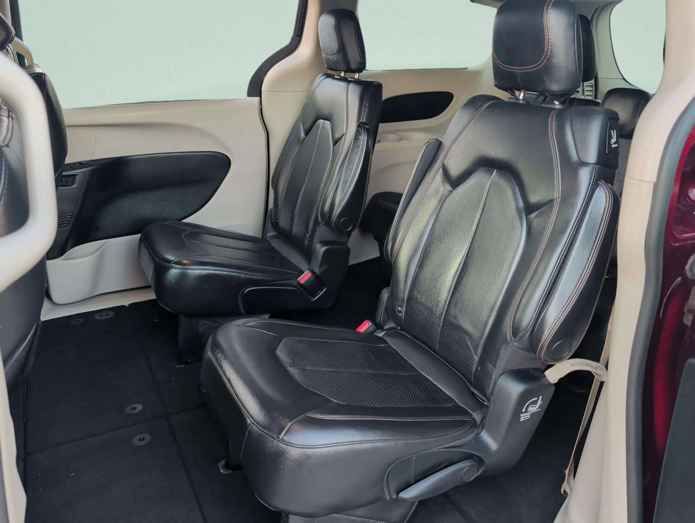 Used 2020 Chrysler Pacifica Touring-L FWD image 30