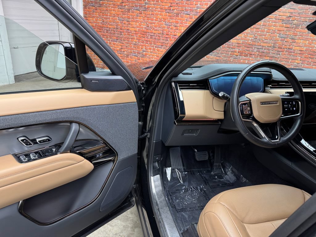 Used 2024 Land Rover Range Rover Sport SE AWD/4WD image 9