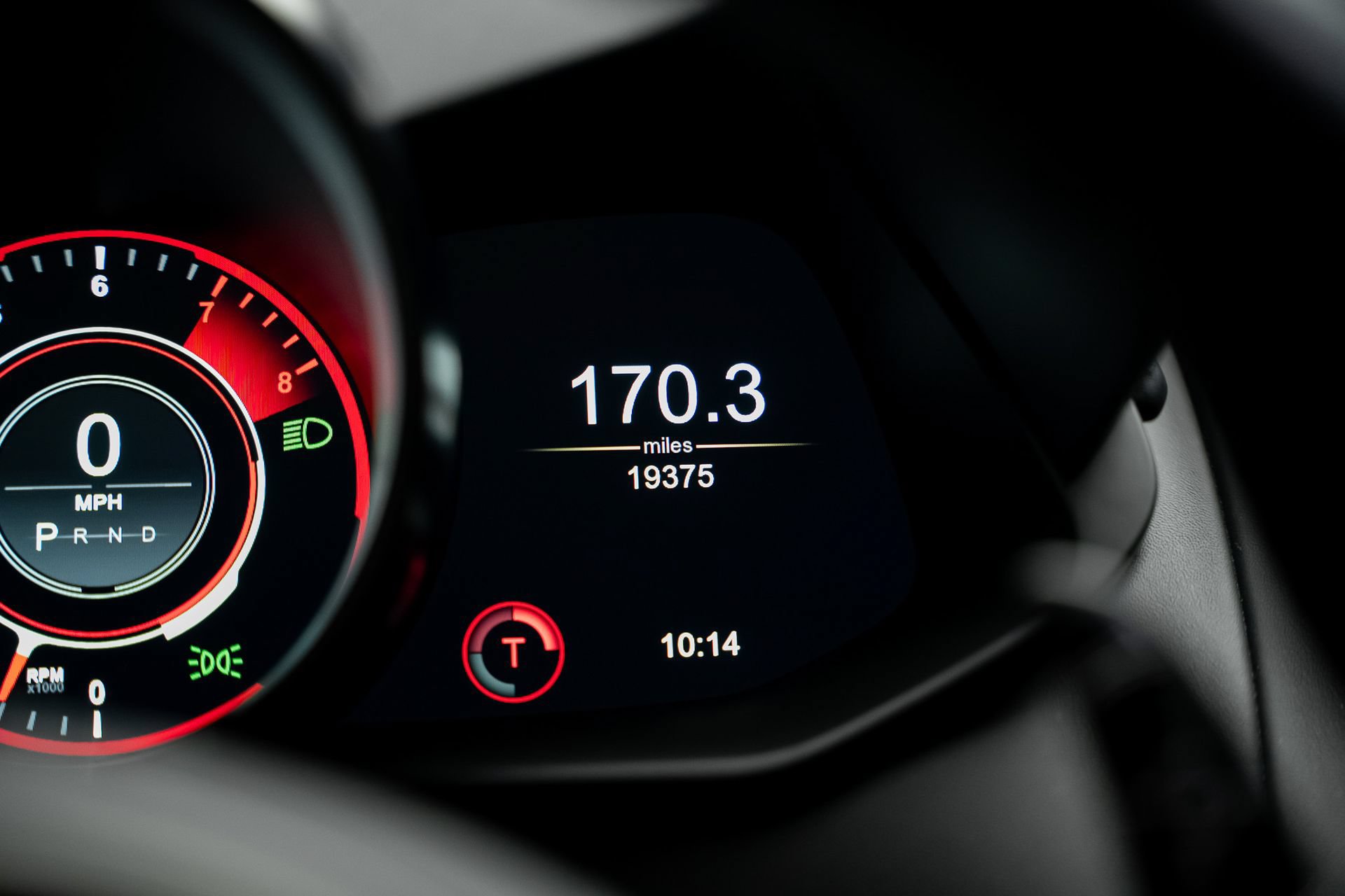 Used 2022 Aston Martin V8 Vantage Coupe RWD image 56