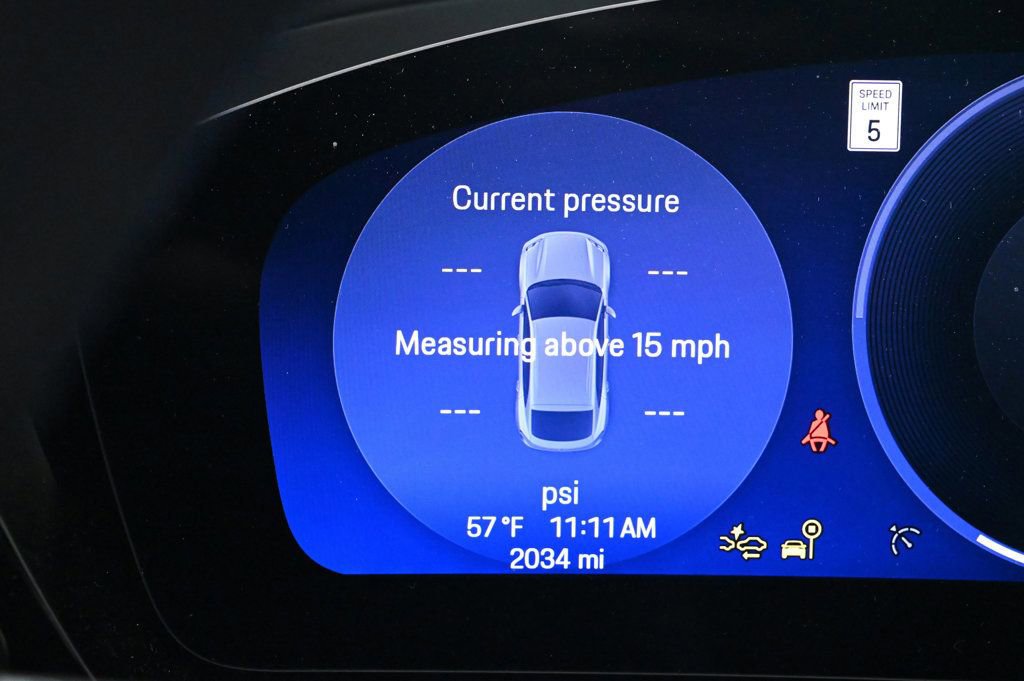 Certified 2025 Porsche Macan Electric image 13