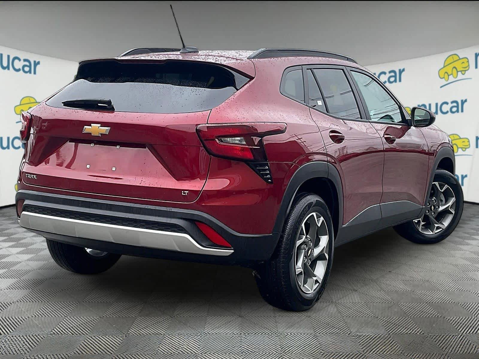 Used 2025 Chevrolet Trax LT w/ LT Convenience Package FWD image 6