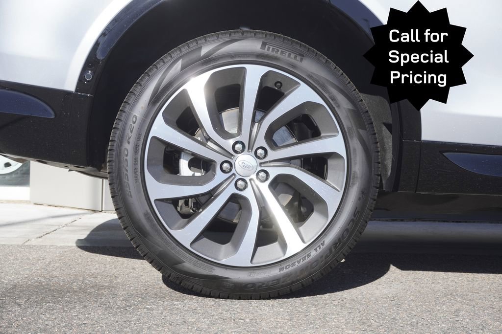 New 2025 Land Rover Discovery Sport Dynamic SE image 33