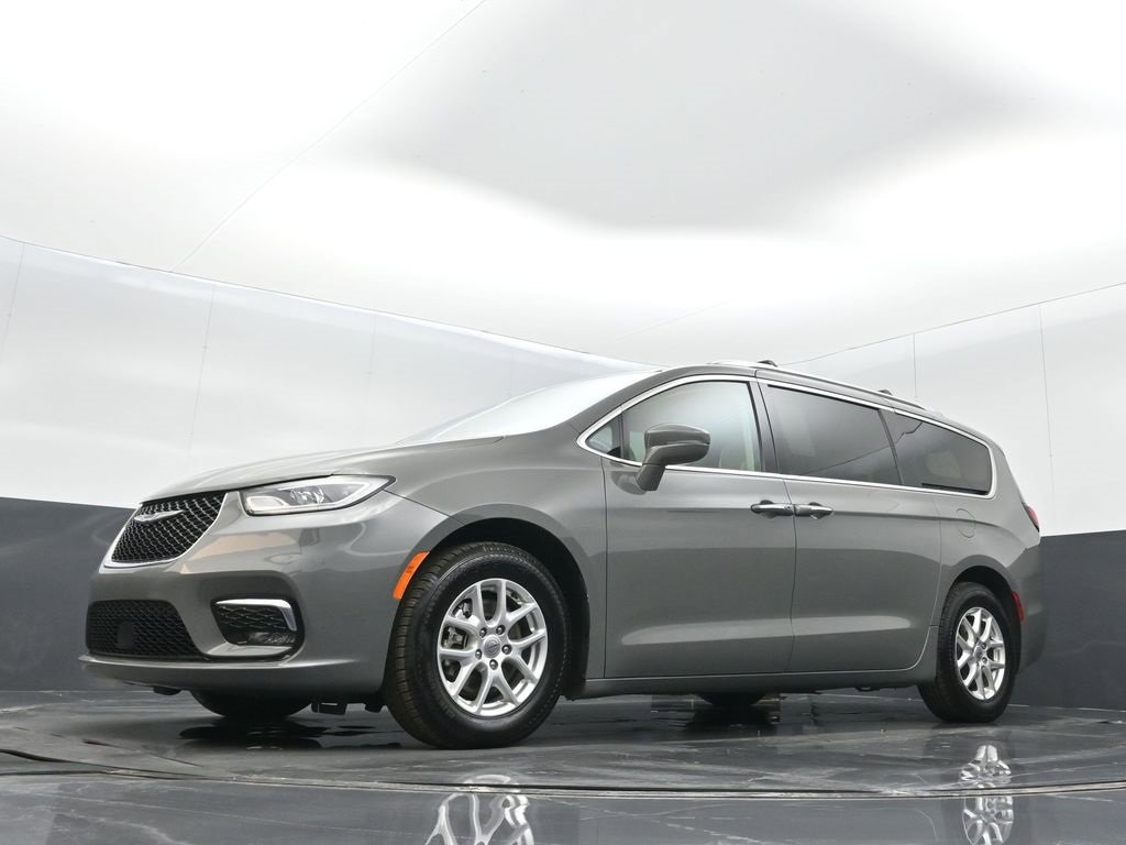Used 2021 Chrysler Pacifica Touring-L image 11