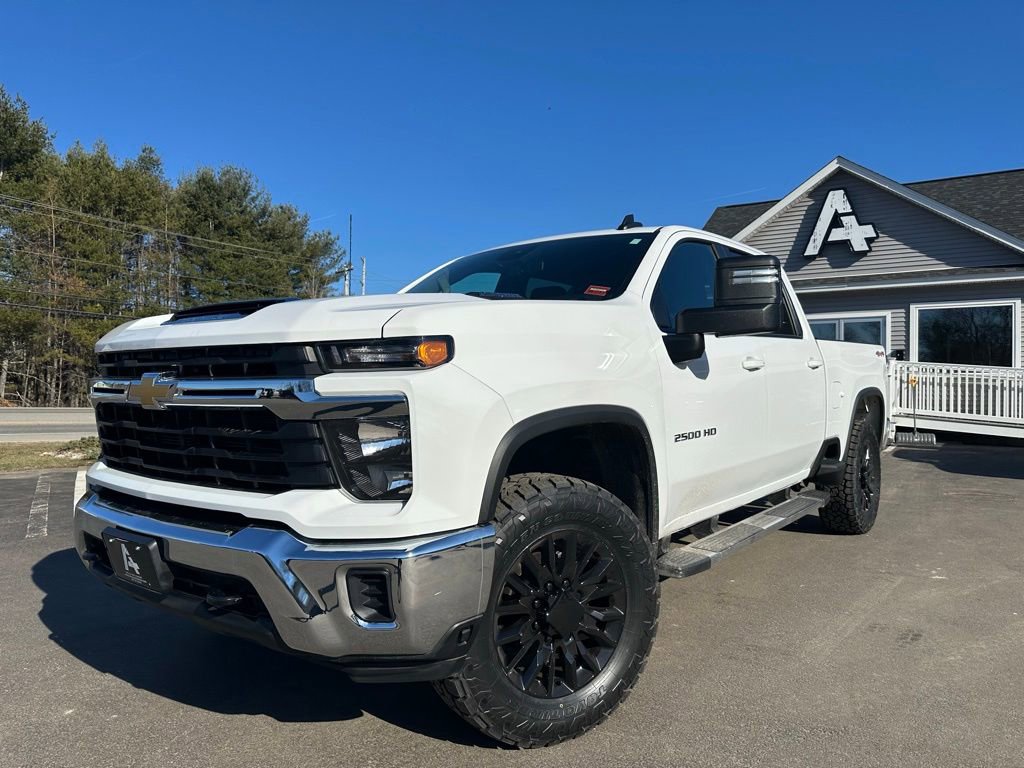 Used 2024 Chevrolet Silverado 2500 LT image 1