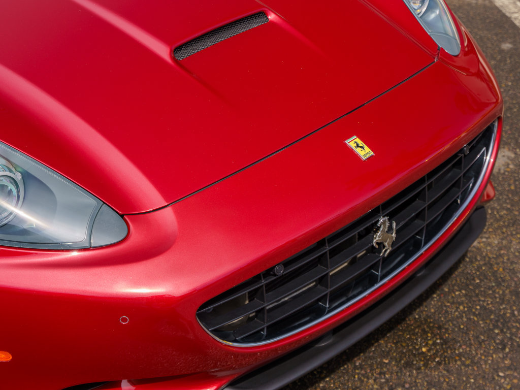 Used 2010 Ferrari California RWD image 9
