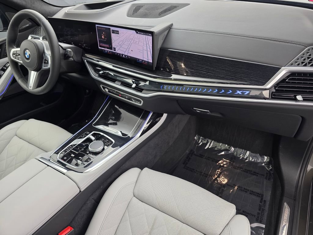 Used 2025 BMW X7 xDrive40i w/ M Sport Package AWD/4WD image 32