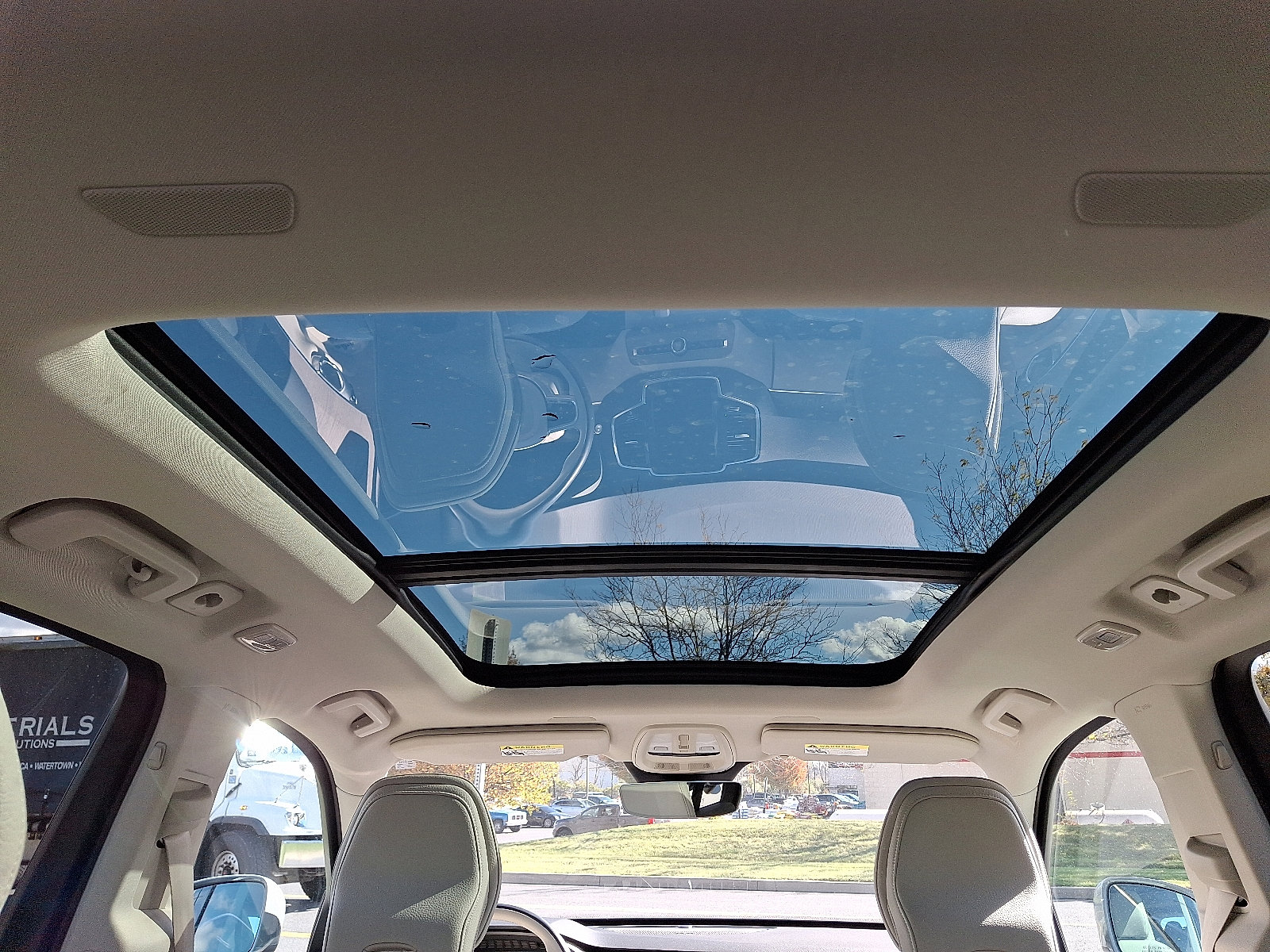 Used 2024 Volvo XC90 T8 Plus w/ Protection Package Premier image 15