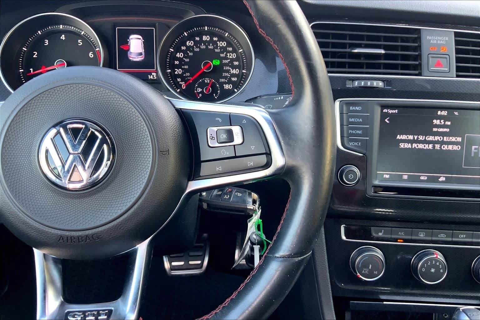 Used 2017 Volkswagen GTI SE FWD image 24
