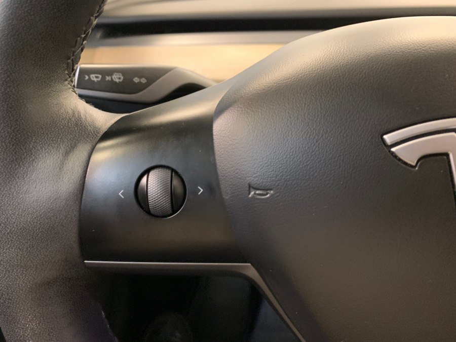 Used 2023 Tesla Model Y Performance AWD/4WD image 21