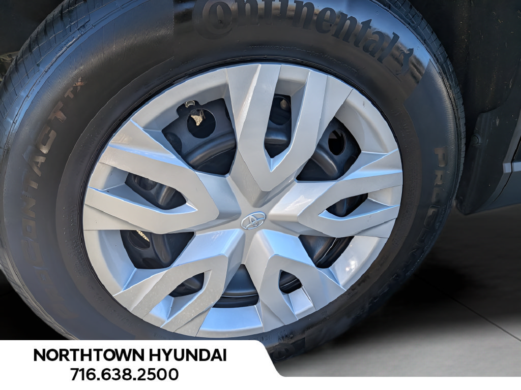 Used 2024 Toyota Corolla Cross L AWD/4WD image 36