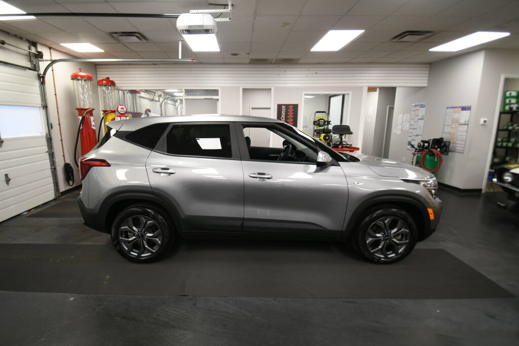 Used 2024 Kia Seltos LX AWD/4WD image 8