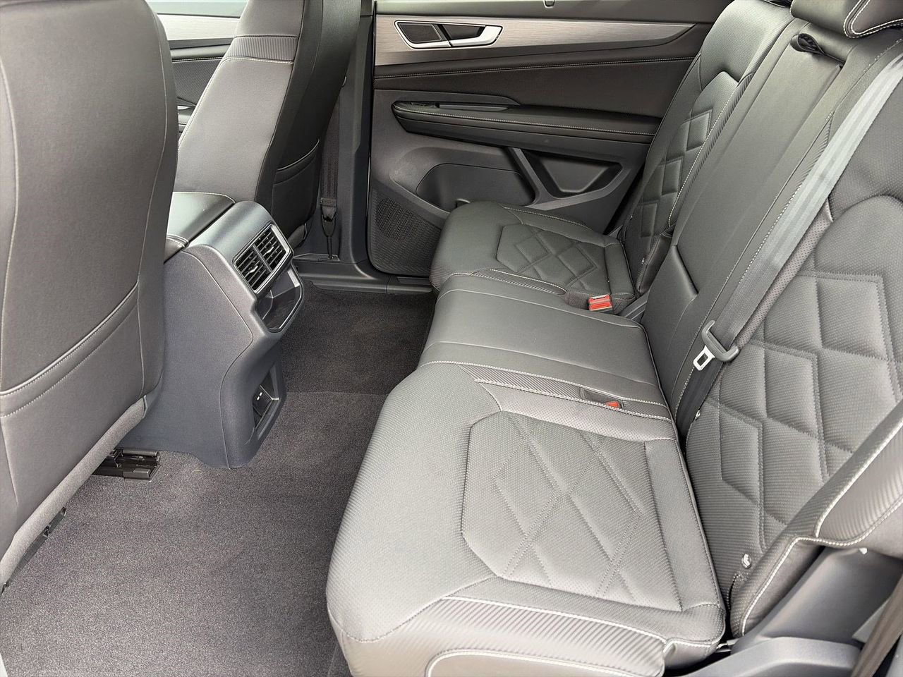 New 2026 Volkswagen Atlas Cross Sport SE image 13