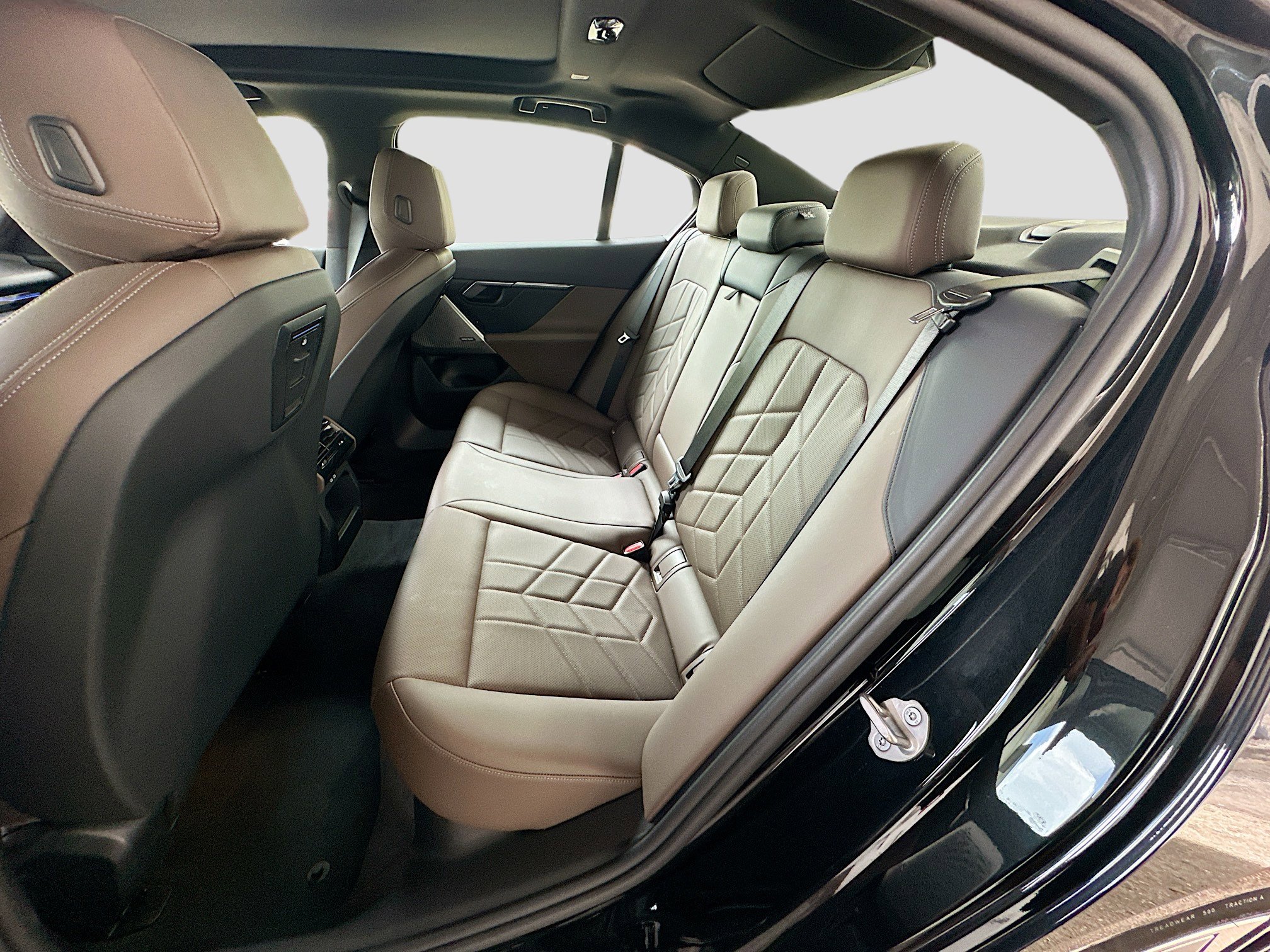 Certified 2024 BMW 530i image 26