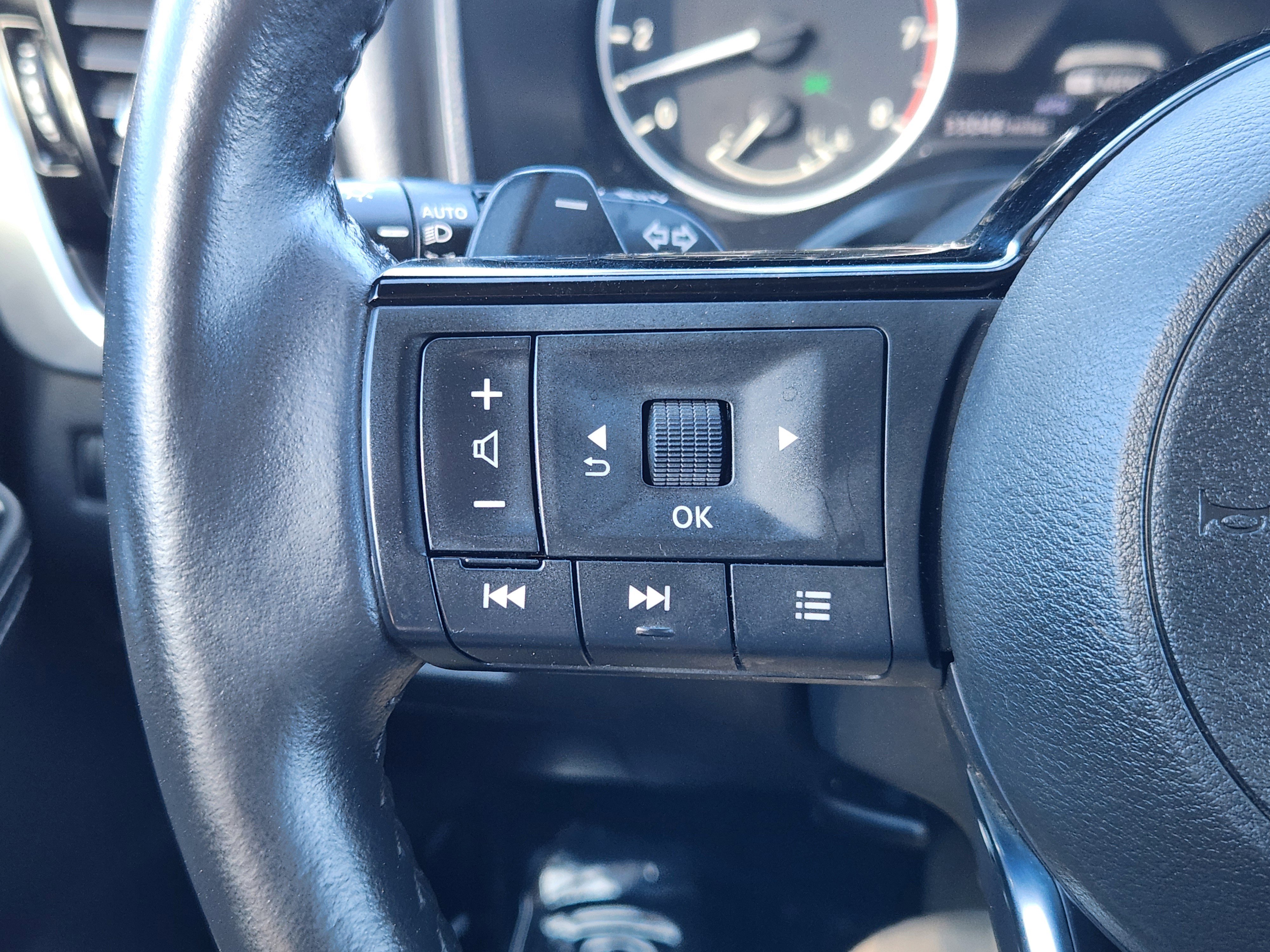 Used 2021 Nissan Rogue SL w/ Premium Package image 18