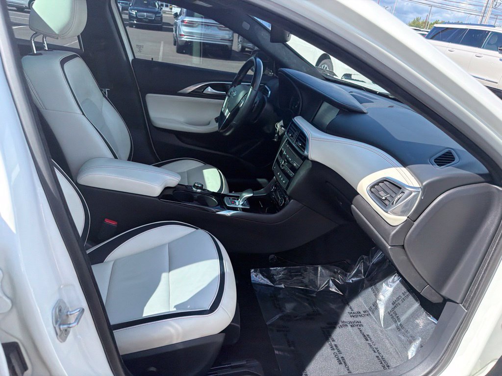 Used 2017 INFINITI QX30 Premium w/ Technology Package FWD image 16
