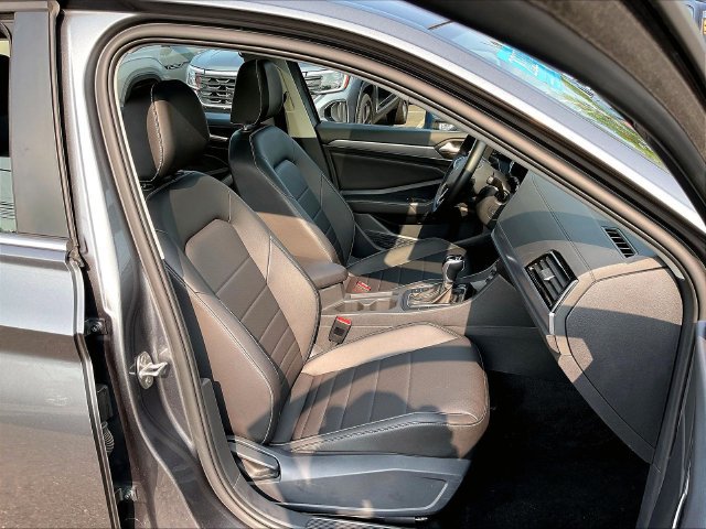 Certified 2022 Volkswagen Jetta SE FWD image 17