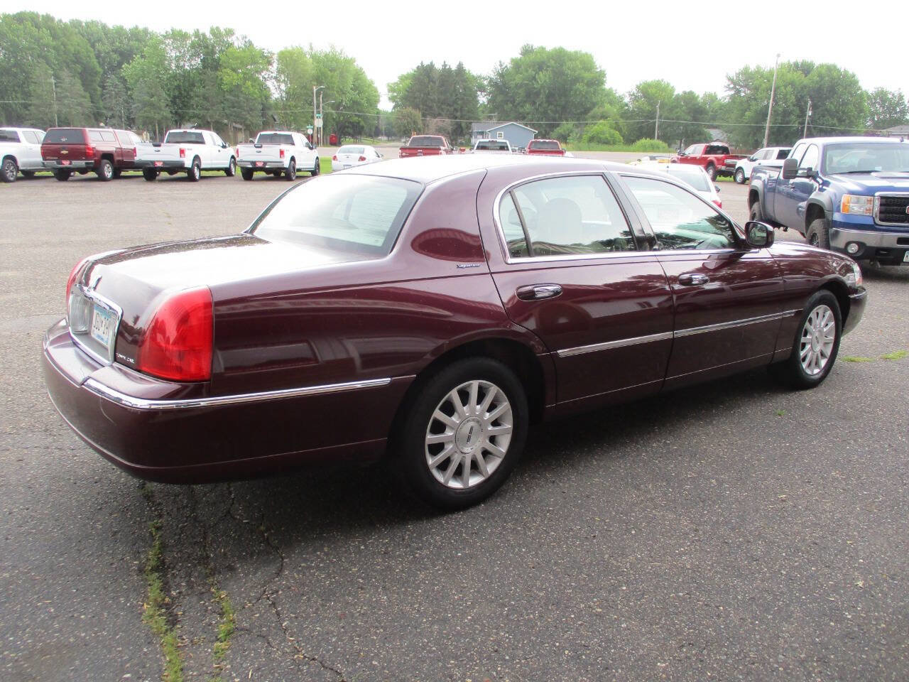 Used 2006 Lincoln Town Car Signature image 9