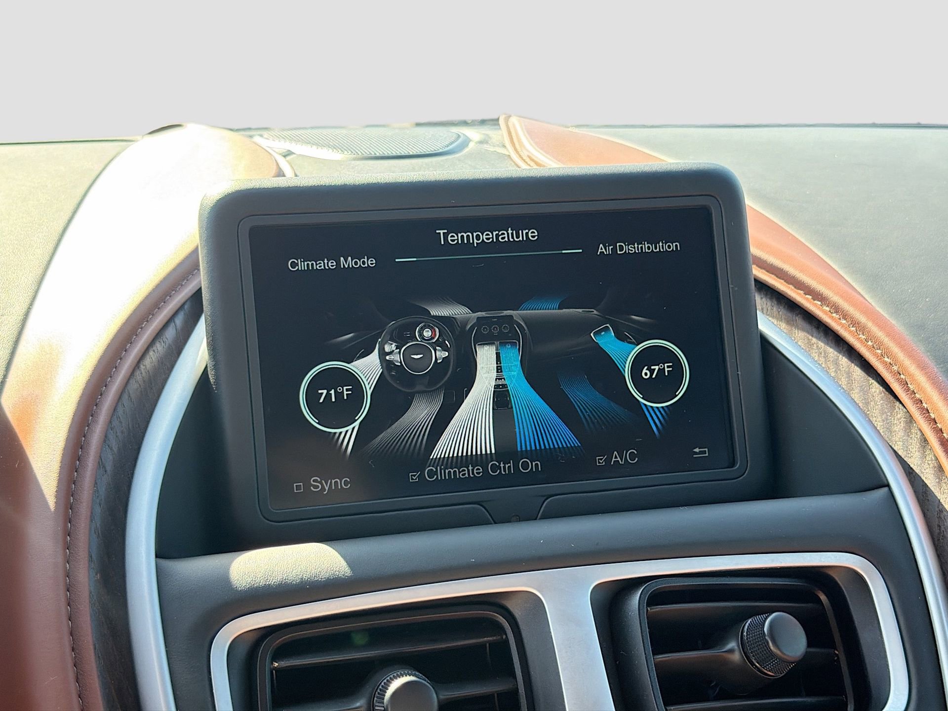 Used 2018 Aston Martin DB11 V12 image 32