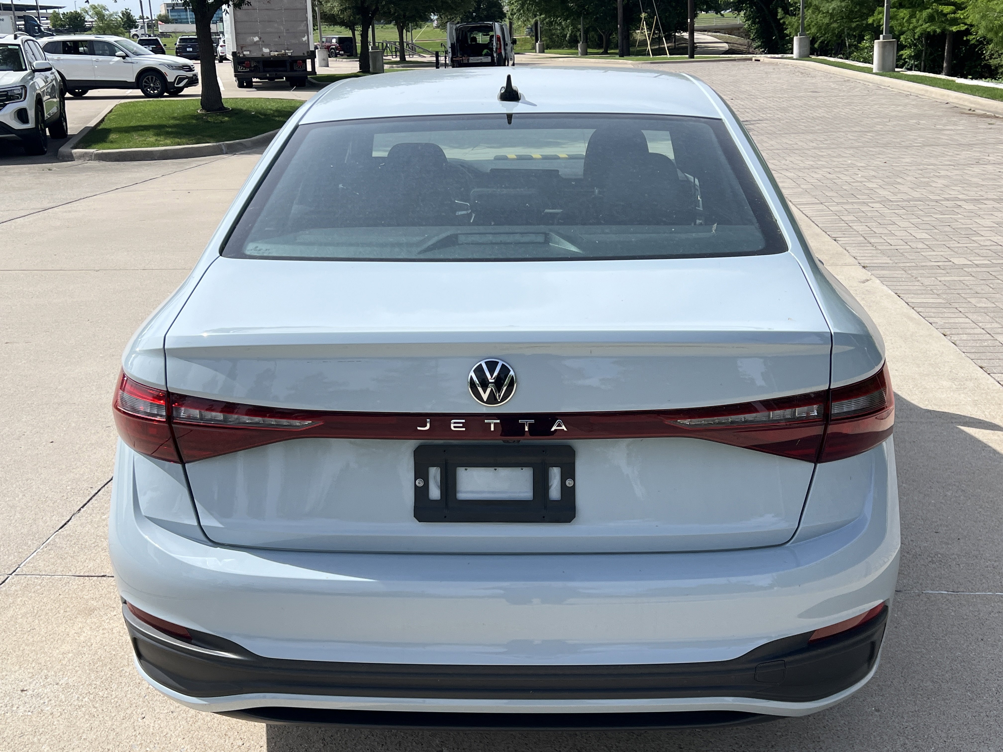 Used 2025 Volkswagen Jetta Sport image 9