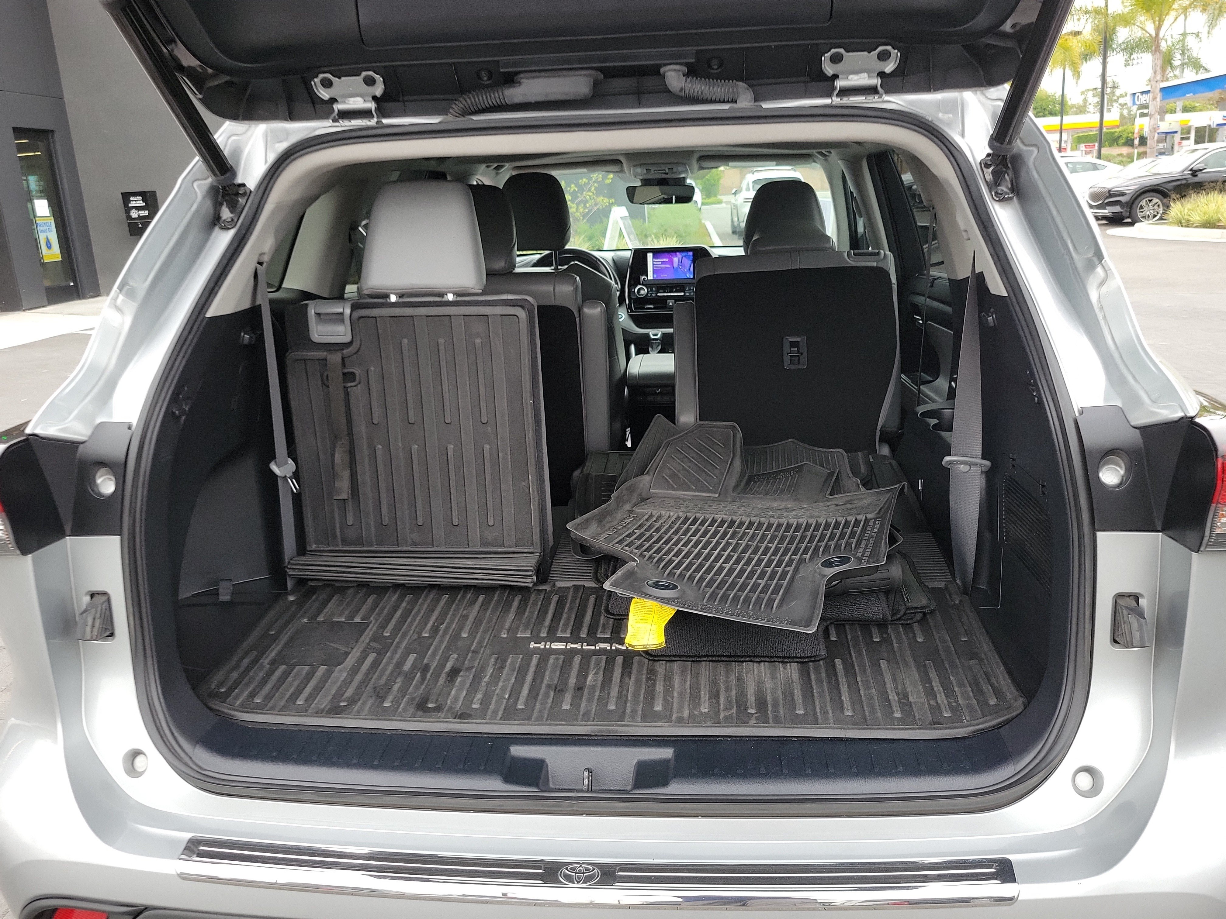 Used 2023 Toyota Highlander XLE FWD image 26