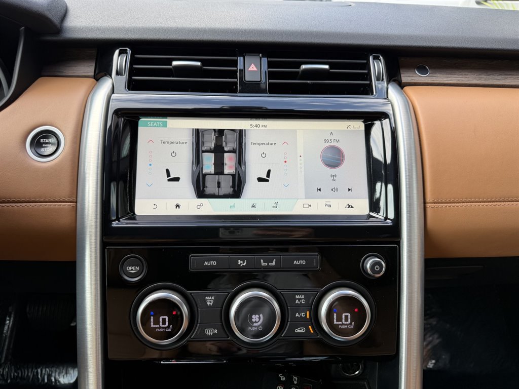 Used 2017 Land Rover Discovery HSE Luxury AWD/4WD image 30