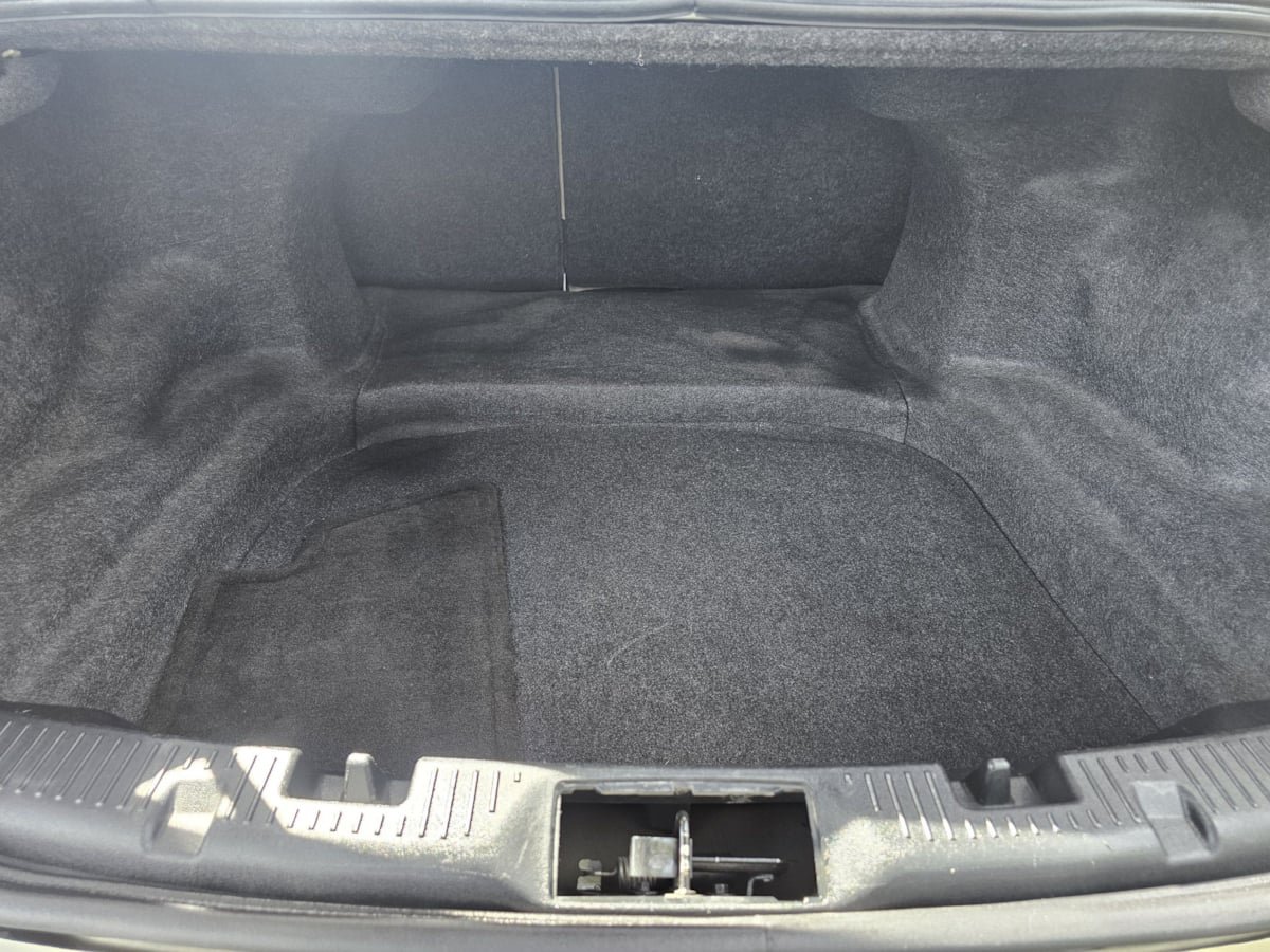 Used 2013 Ford Taurus Limited FWD image 31