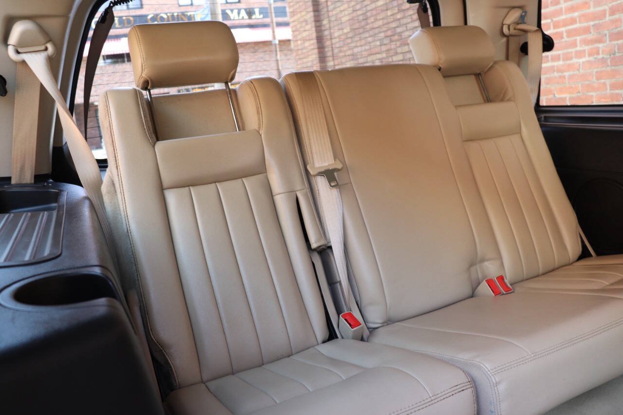 Used 2006 Lincoln Navigator Luxury RWD image 45