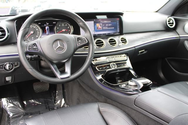 Used 2017 Mercedes-Benz E 400 4MATIC Wagon image 15