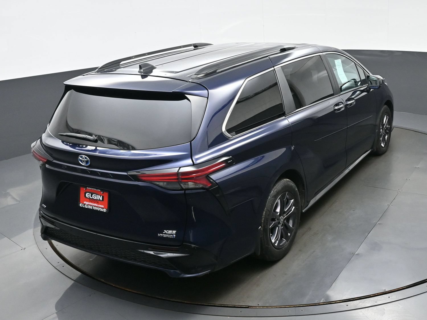 Used 2024 Toyota Sienna XSE AWD/4WD image 42