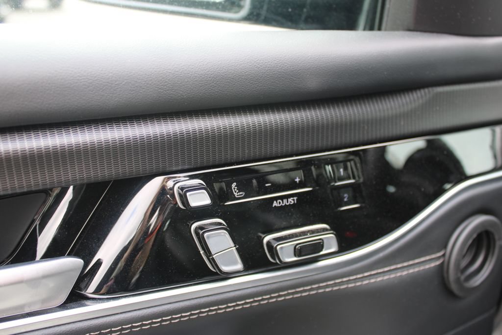 Used 2024 Jeep Grand Wagoneer L Series II w/ Quick Order Packagew 28T AWD/4WD image 19