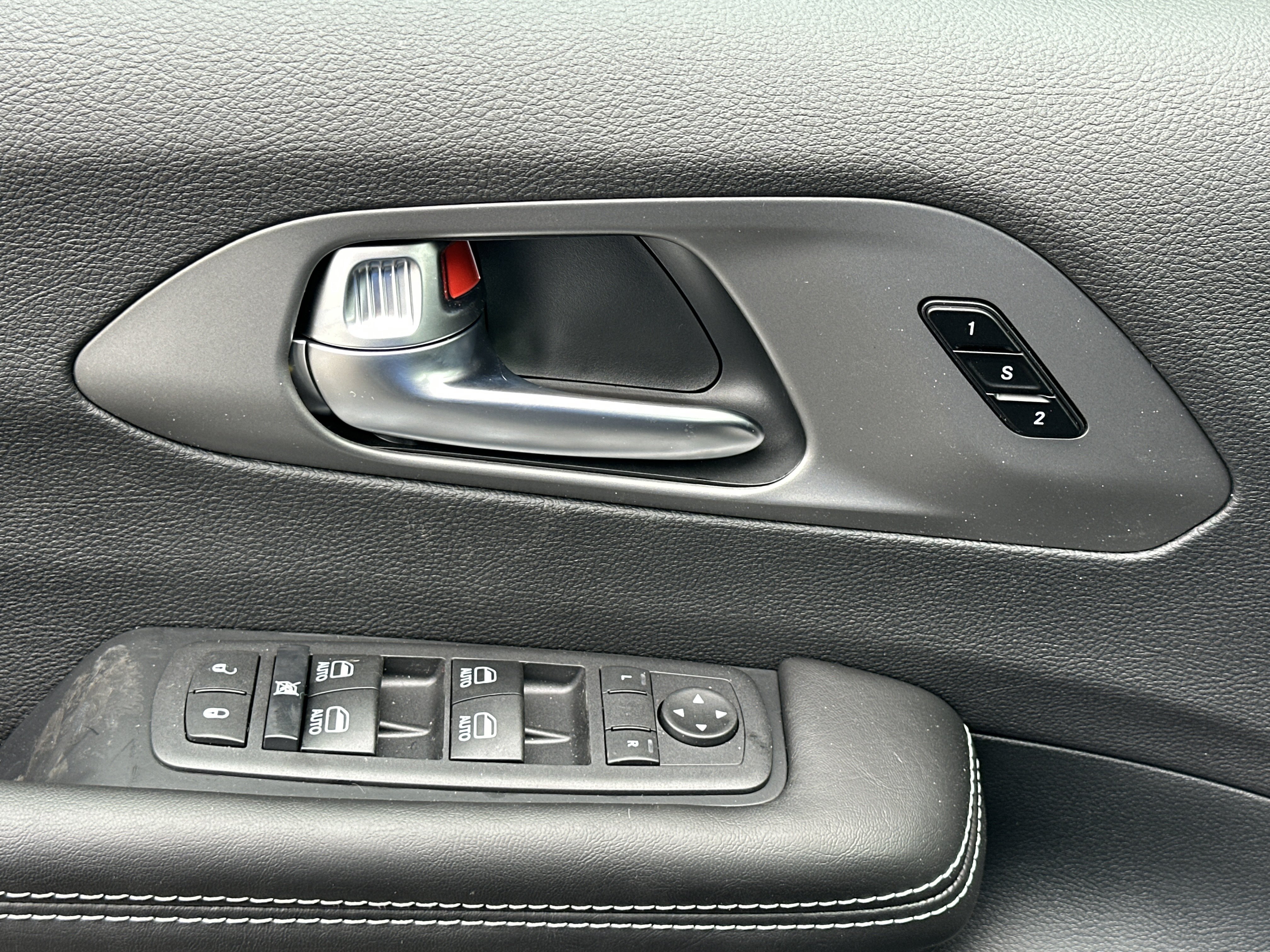 New 2027 Chrysler Pacifica Select w/ Family Tech Group FWD image 12
