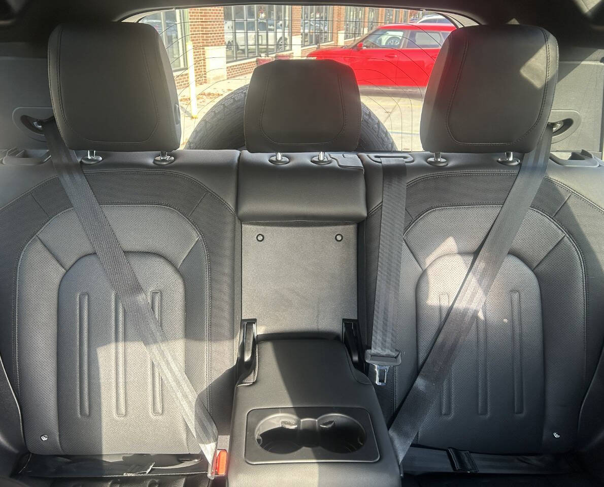 Used 2022 Land Rover Defender 90 X-Dynamic S image 35