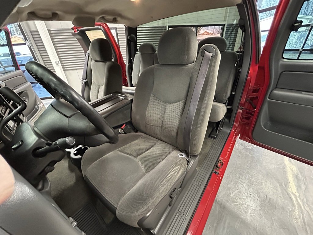 Used 2005 Chevrolet Silverado 2500 LS image 8
