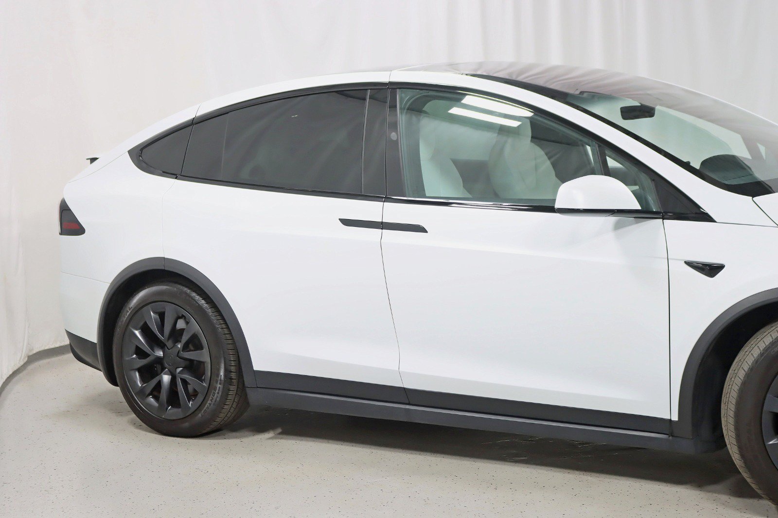 Used 2023 Tesla Model X AWD/4WD image 3