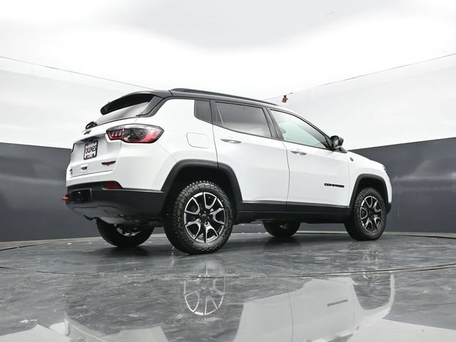 New 2026 Jeep Compass Trailhawk w/ Sun, Sound & Navigation Group AWD/4WD image 60