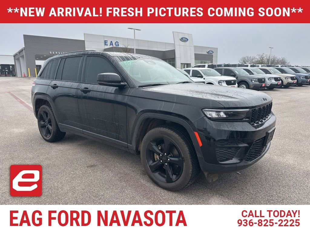 Used 2023 Jeep Grand Cherokee Altitude image 1