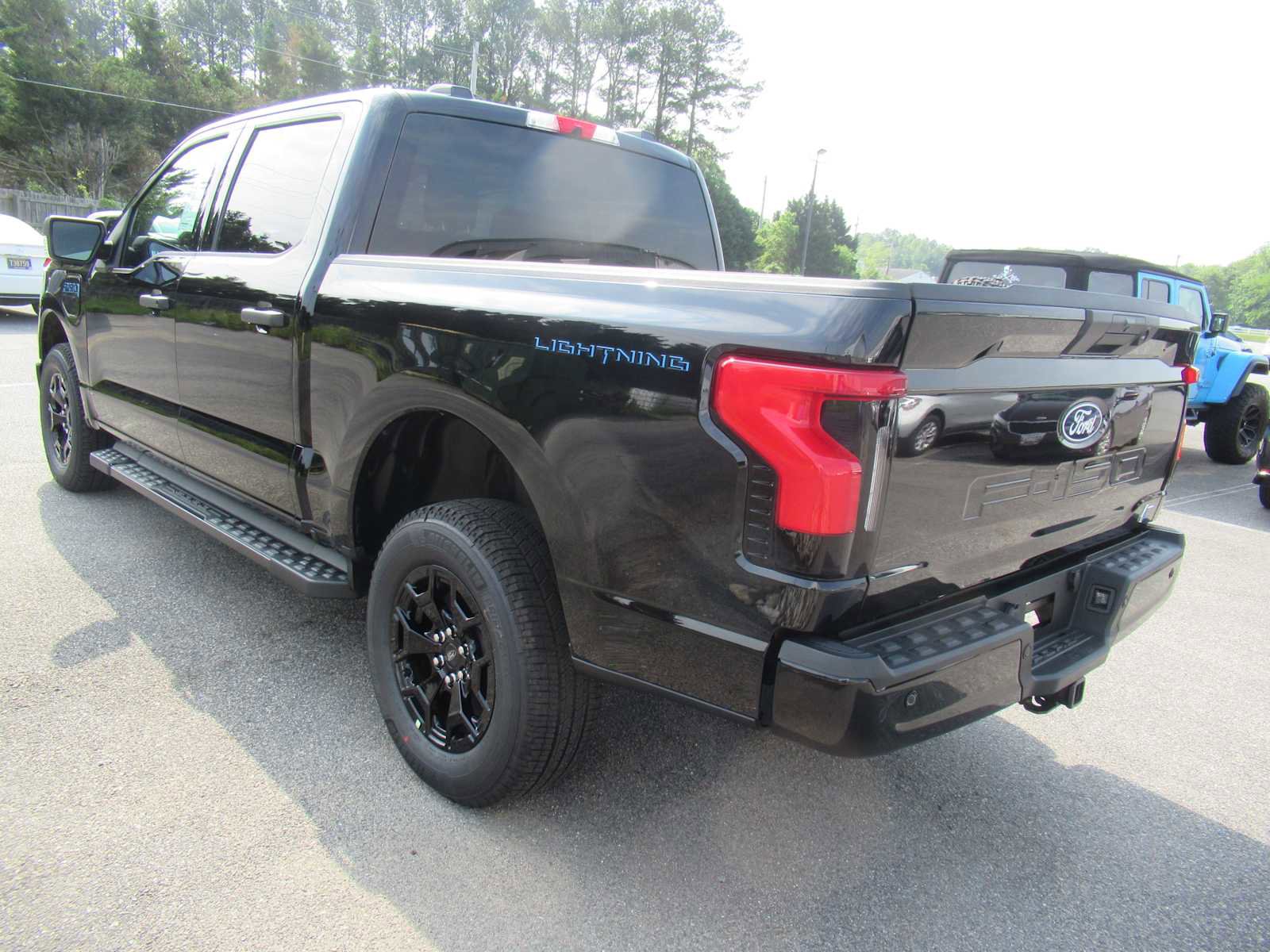 New 2025 Ford F150 Lightning XLT image 7