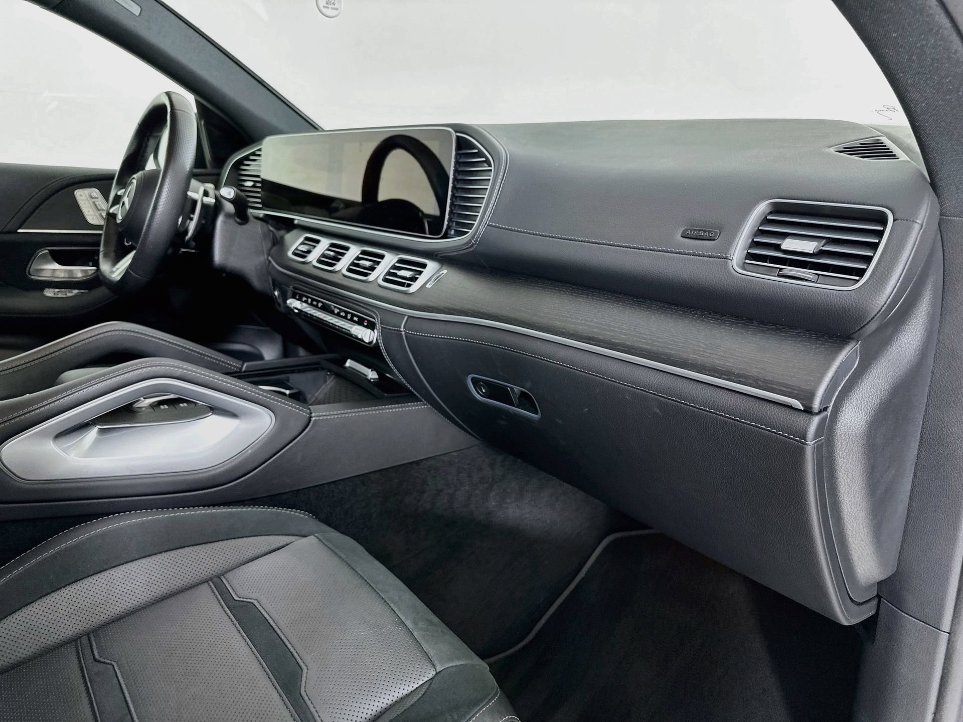 Certified 2025 Mercedes-Benz GLE 53 AMG 4MATIC Coupe image 32