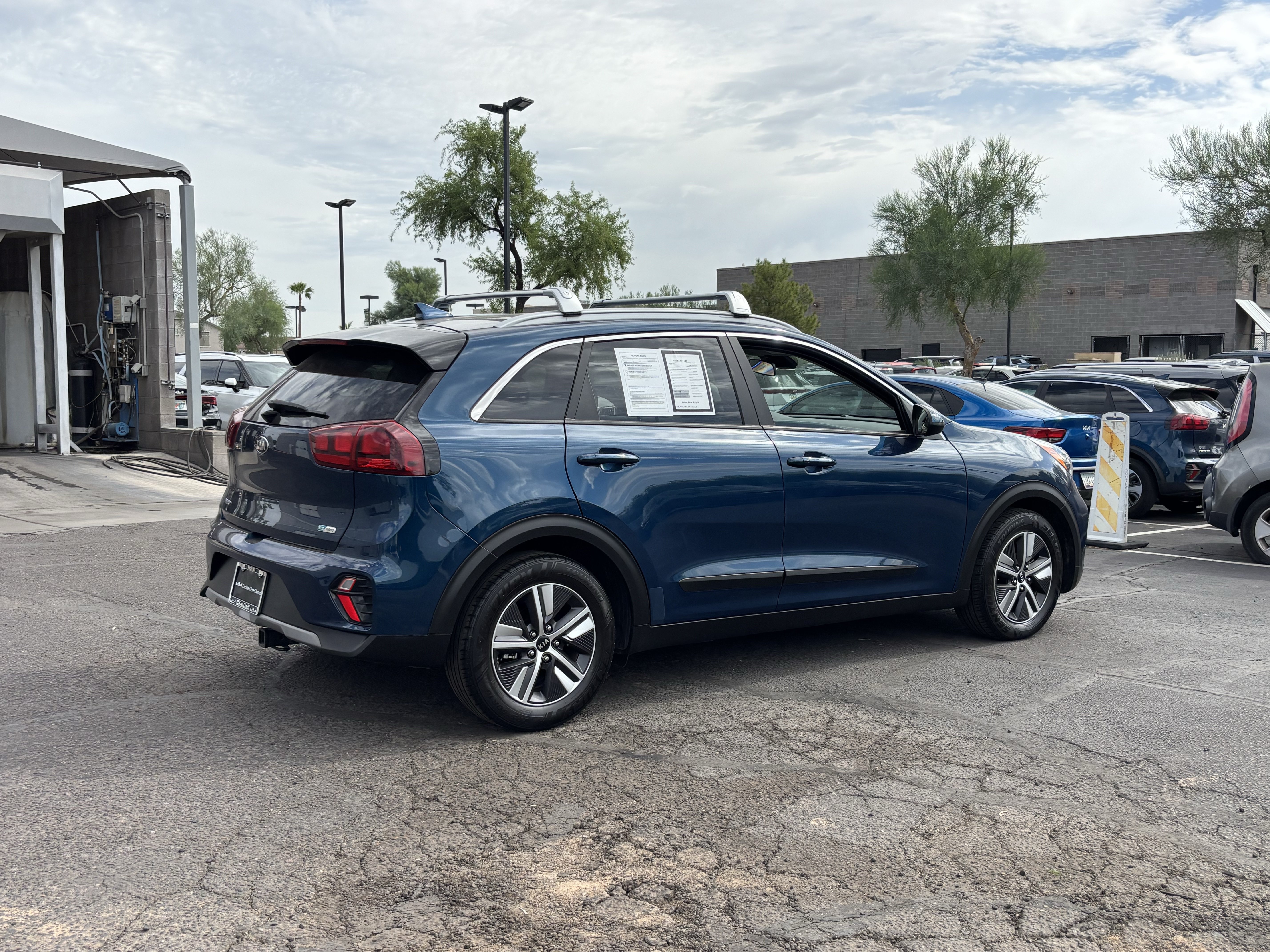 Used 2020 Kia Niro LXS FWD image 3