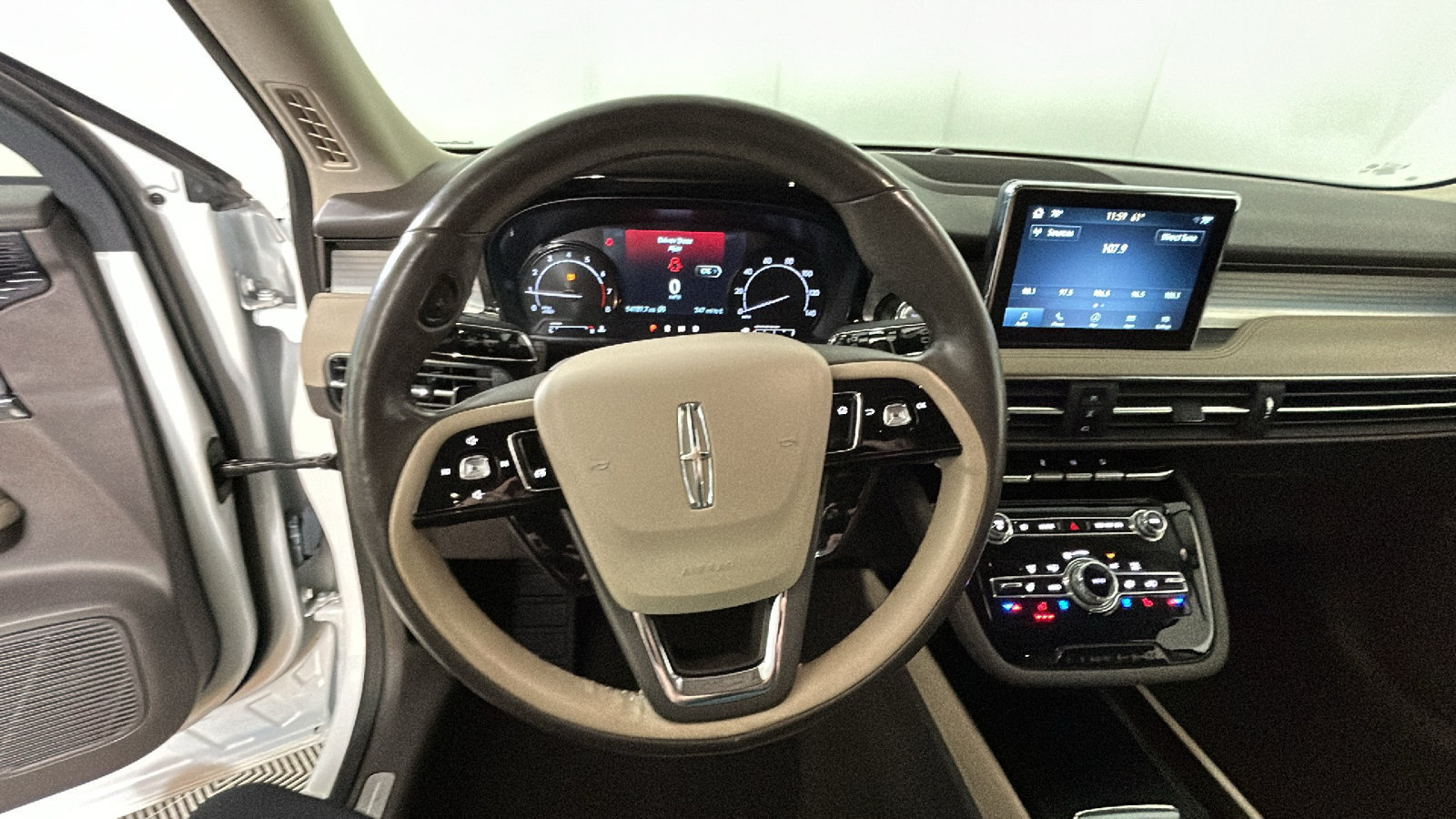Used 2021 Lincoln Corsair AWD w/ Equipment Group 101A image 18