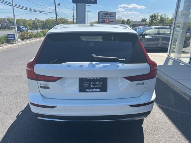 Certified 2025 Volvo V60 B5 Cross Country Plus AWD/4WD image 4