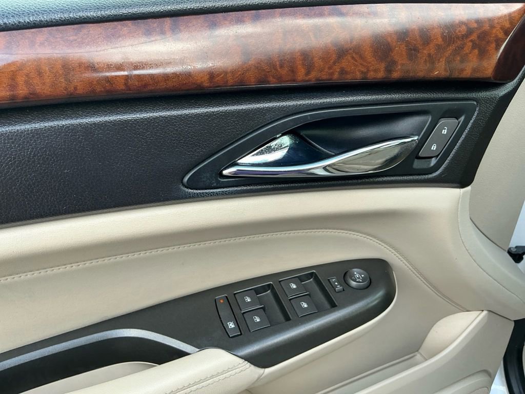 Used 2012 Cadillac SRX Luxury image 16