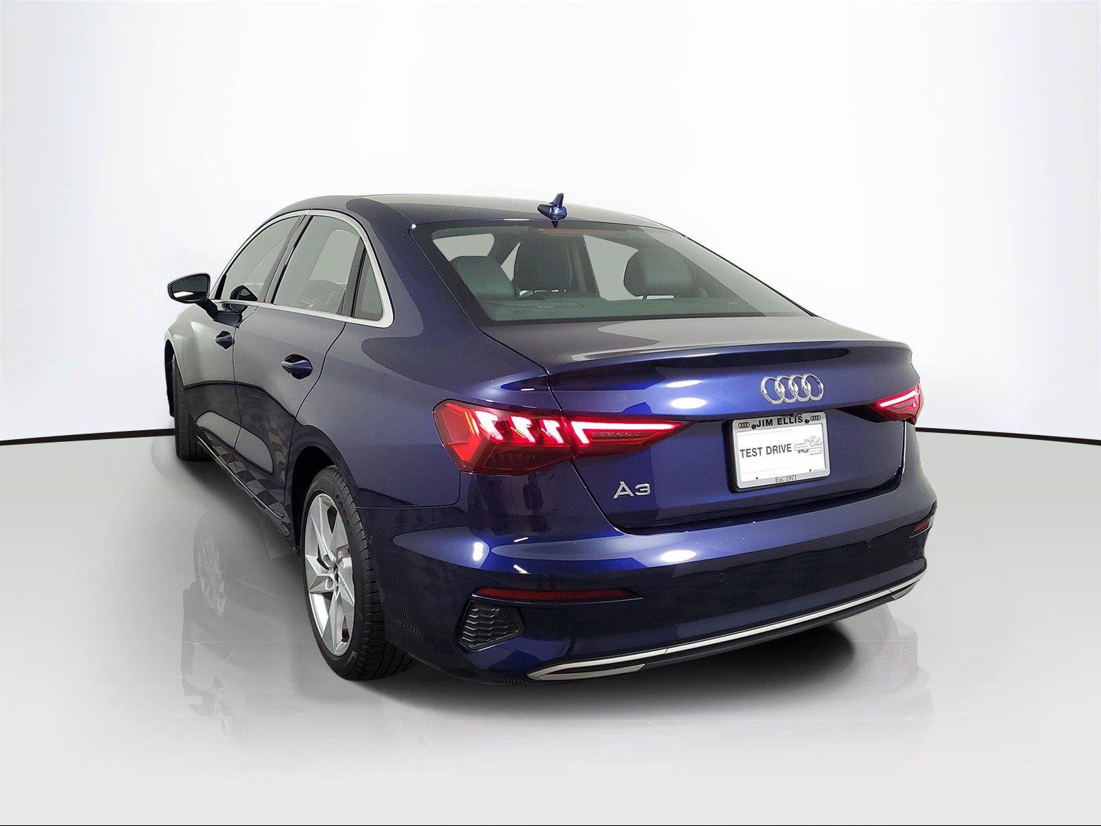Used 2023 Audi A3 2.0T Premium Plus w/ Premium Plus Package FWD image 4