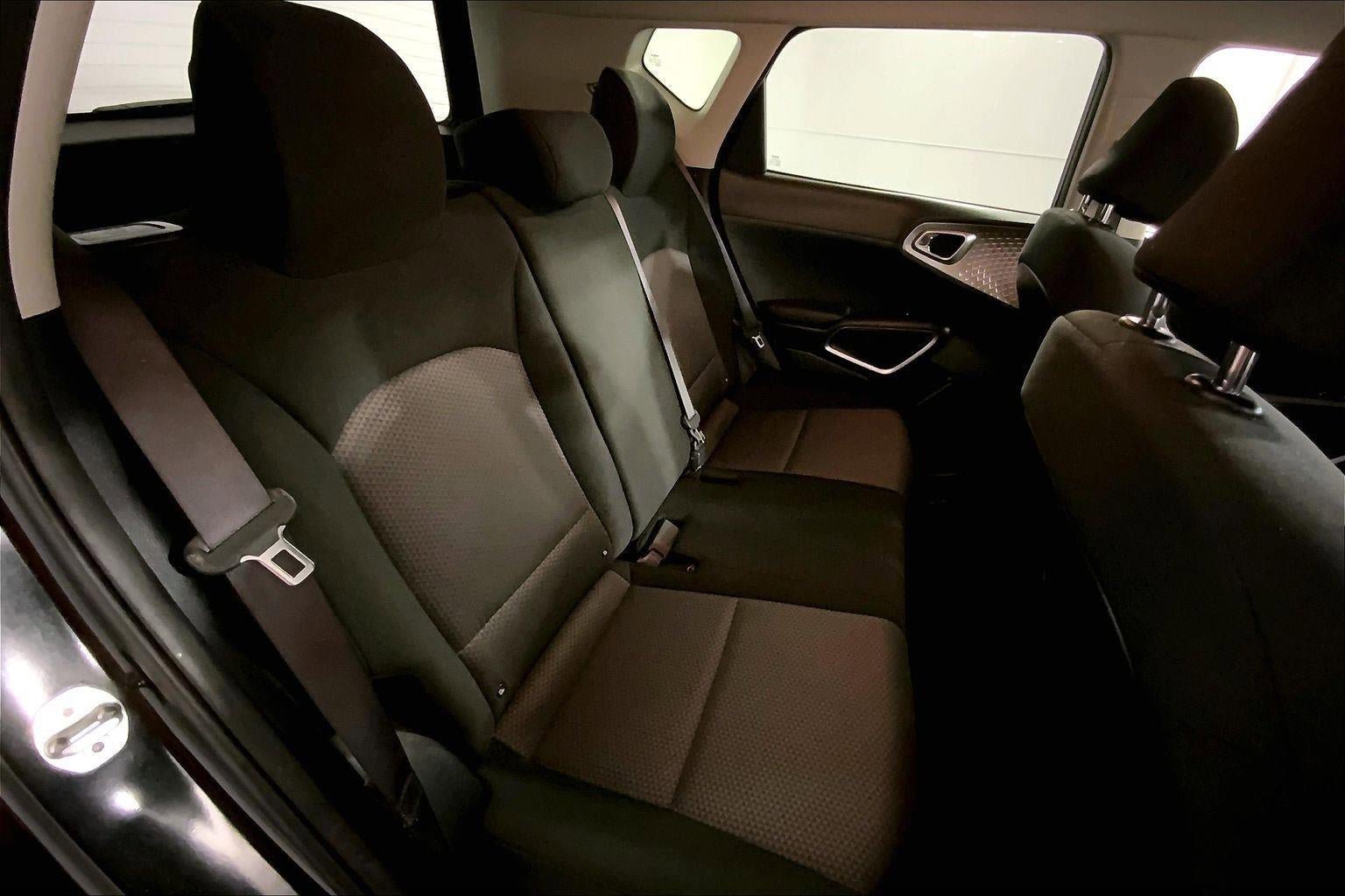 Used 2025 Kia Soul LX w/ LX Technology Package FWD image 23