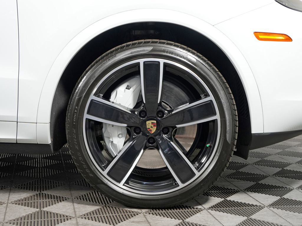 Certified 2023 Porsche Cayenne Turbo w/ Premium Package Plus (PI3) AWD/4WD image 17